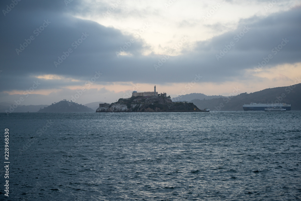 Obraz premium sunset on alcatraz island