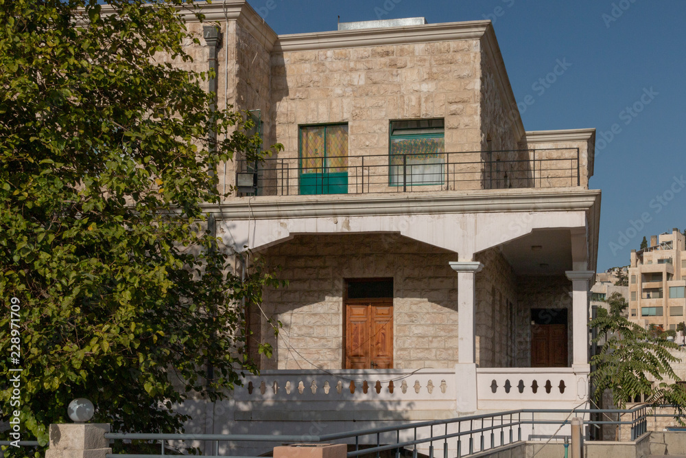 Blick auf ein Gebäude der Deutsch-Jordanischen Universität (GJU) in Amman, Jordnaien