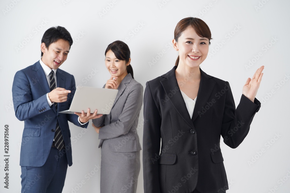 ご案内する女性 ご案内する女性