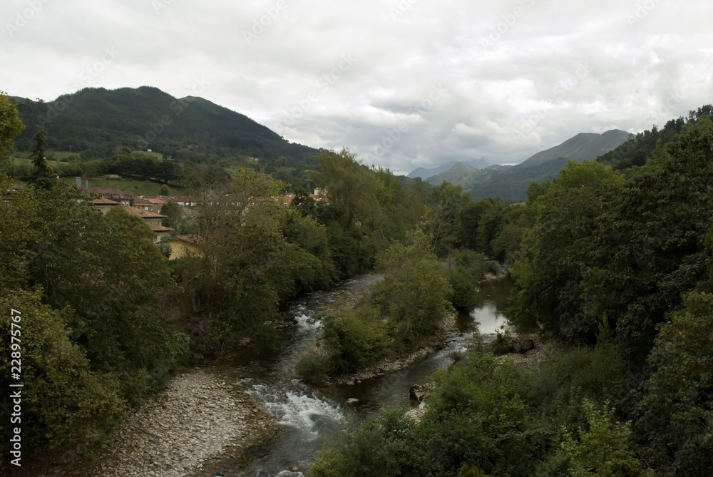 Paisaje de Cangas de Onil en Asturias Paisaje de Cangas de Onil en Asturias