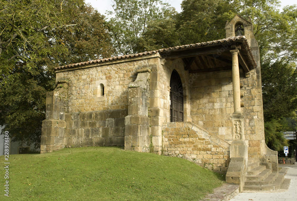 Ermita de Santa Cruz del siglo XVIII en Cangas de Onil en ASturias