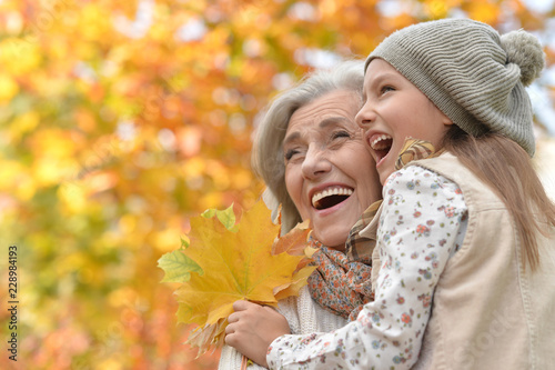 Cuadro en lienzo Portrait of grandmother and granddaughter in autumn park