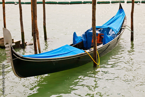Traditional venetian gondola © sborisov