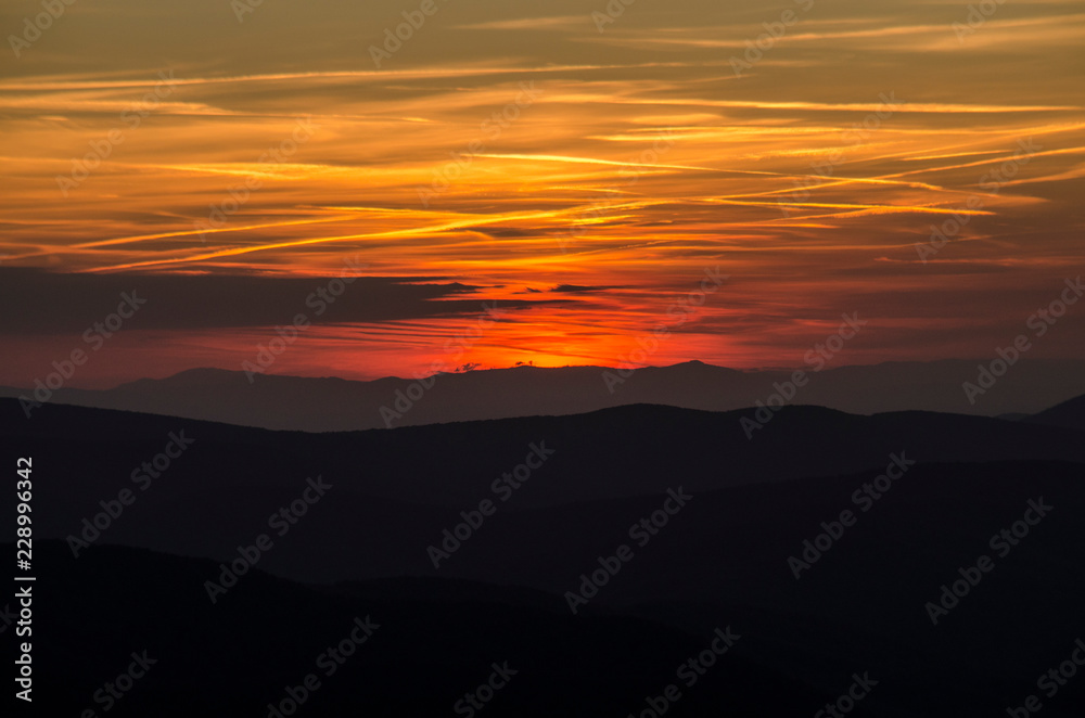 Naklejka premium wschód zachód nad Bieszczadami 