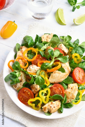 Chicken salad with vegetables