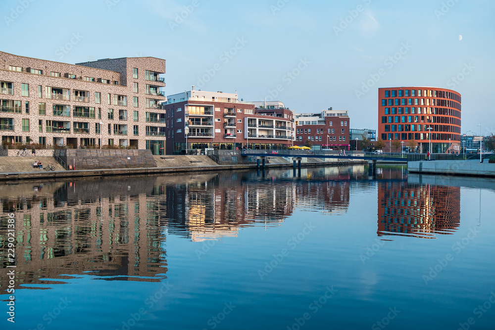 Blick auf die Holzhalbinsel in Rostock