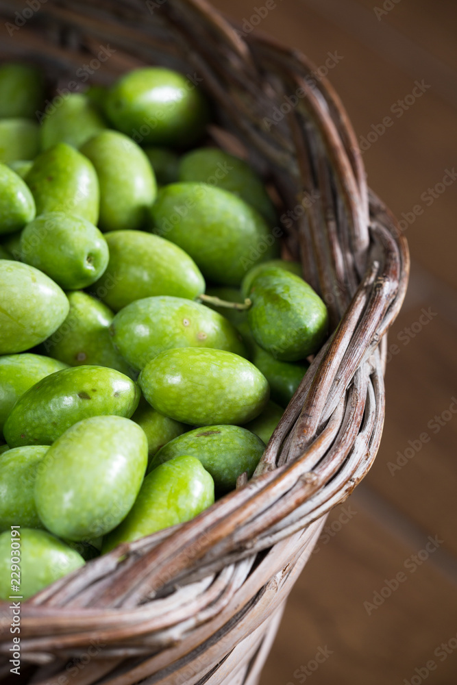 Cestino di olive verdi Cestino di olive verdi