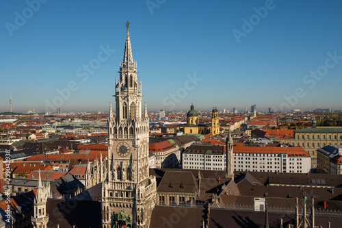 München Blick auf neues Rathaus und die Stadt