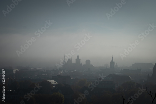 Trier im Nebel - Stadt Skyline