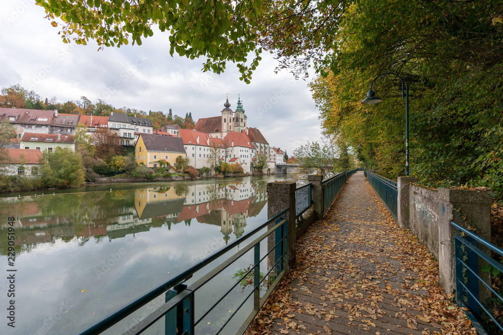 Obraz premium Steyr im Herbst mit Wolken