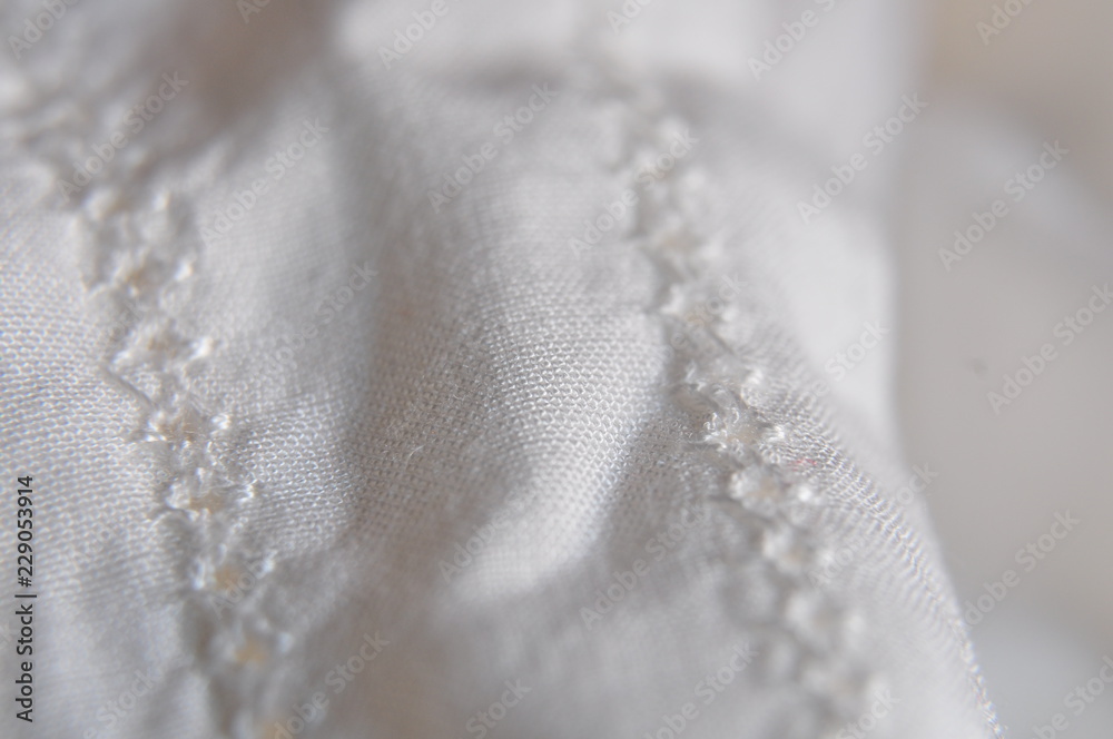 détail macro de broderie blanche sur blouse blanche détail macro de broderie blanche sur blouse blanche