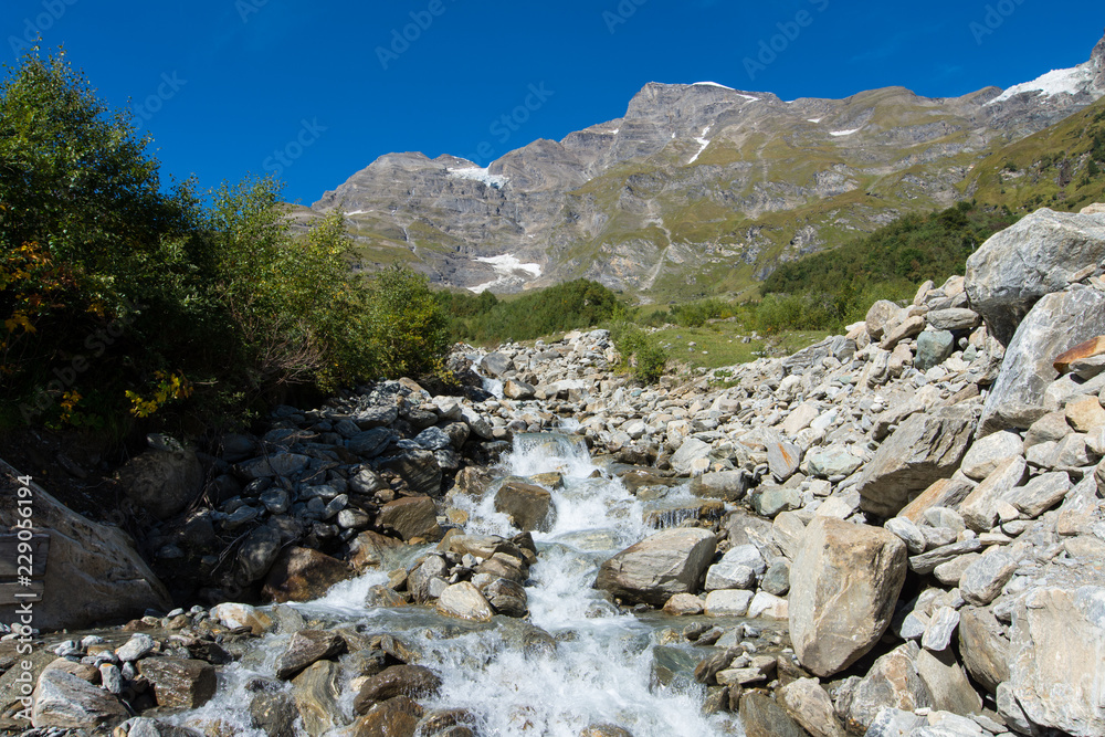 Wasserfall in den Alpen Wasserfall in den Alpen