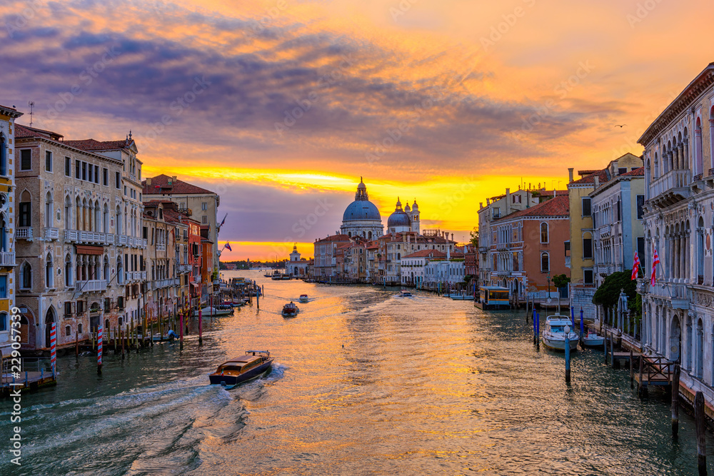 Obraz premium Grand Canal with Basilica di Santa Maria della Salute in Venice, Italy. Sunrise view of Venice Grand Canal. Architecture and landmarks of Venice. Venice postcard