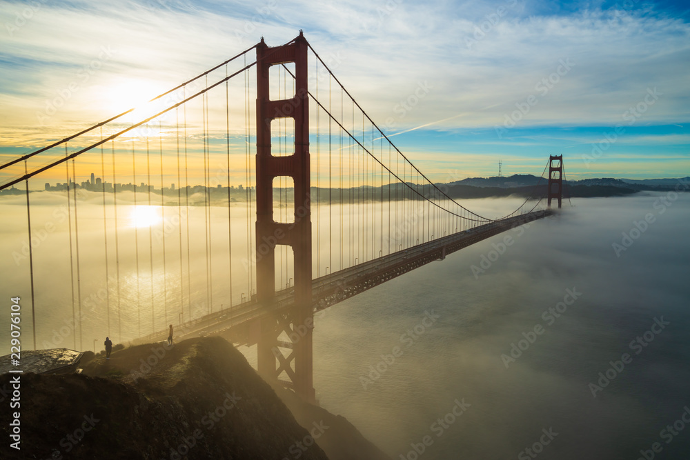 Fototapeta premium Golden Gate Bride With Low Fog