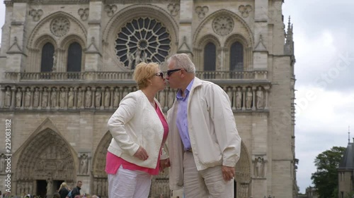 Wallpaper Mural Senior couple in front of Notre Dame in Paris in 4k slow motion 60fps Torontodigital.ca