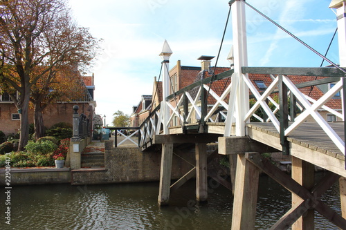 Schöne alte Brücke im alten Fischerdorf