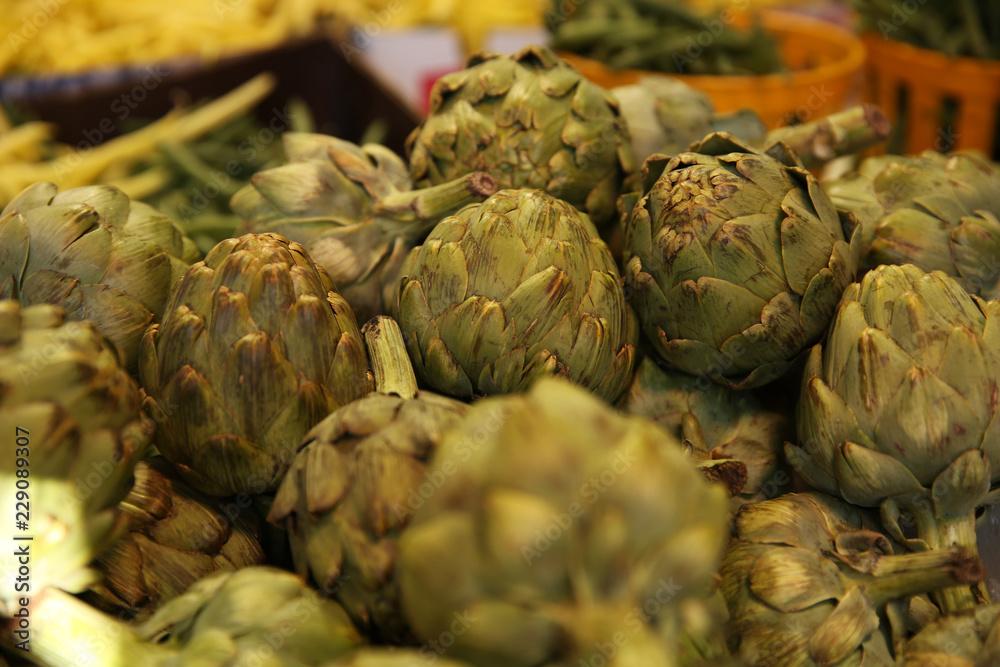 Obraz premium artichokes at the market