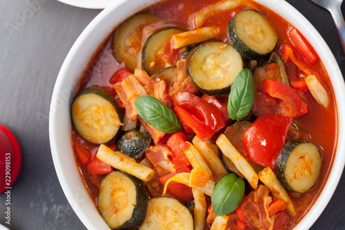 ratatouille with red pepper, tomatoes and green beans.