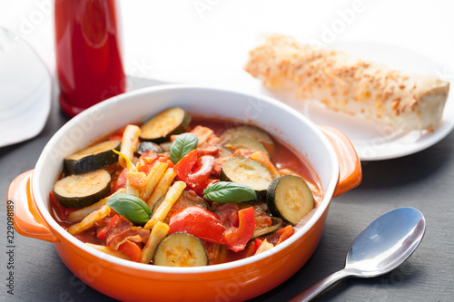 ratatouille with red pepper, tomatoes and green beans.