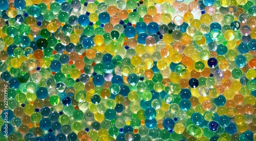 фон из разноцветных прозрачных шаров