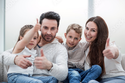 happy family showing thumbs up.