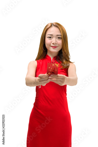 Smiling chinese woman in cheongsam dress holding red envelopes