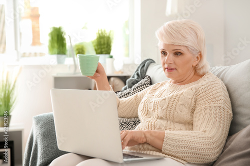 Beautiful mature woman drin...