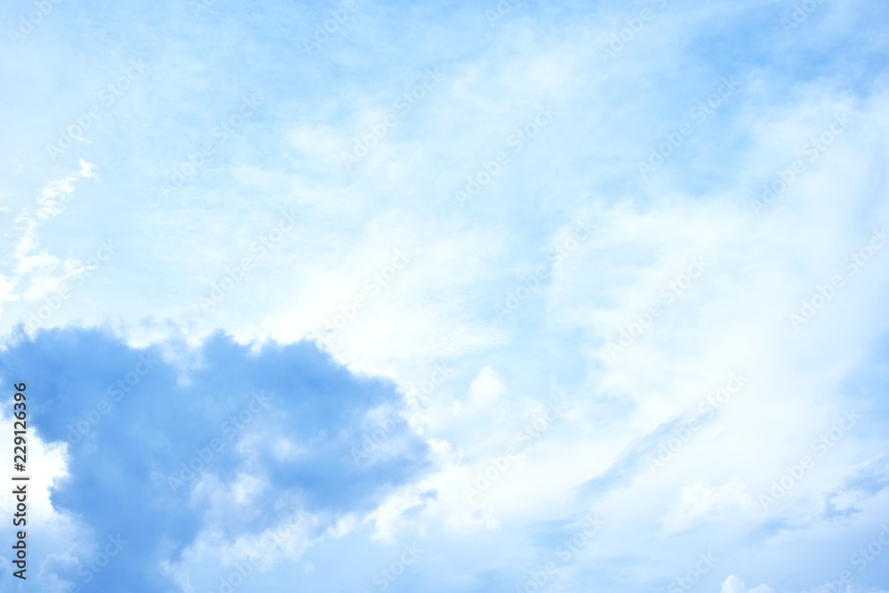 Obraz premium blue sky background with white clouds