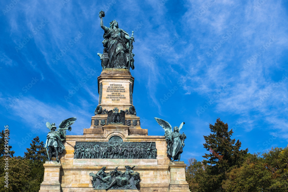 Fototapeta premium Das Niederwalddenkmal bei Rüdesheim