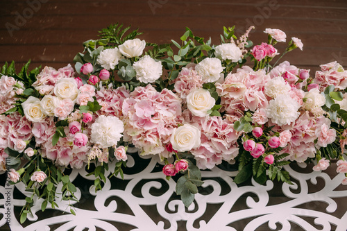 table decoration celebration pink white flowers
