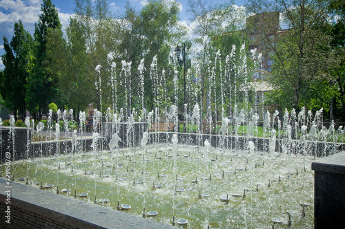 Spouting fountain on Pushkin Boulevard, Donetsk 2012, day (#2 view 2)