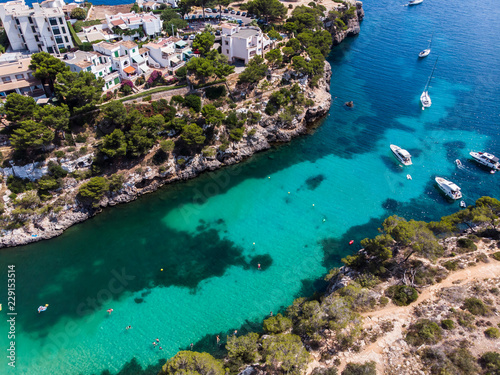 Luftaufnahme, Bucht Cala Pi, Strand und Felsenküste, Tore de Cala Pi, Gemeinde Llucmajor, Mallorca, Balearen, Spanien