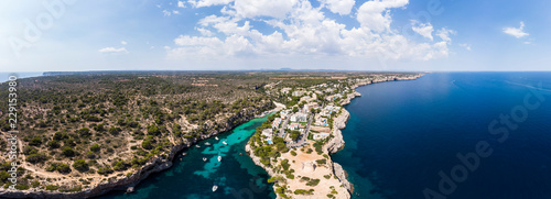 Luftaufnahme, Bucht Cala Pi, Strand und Felsenküste,  Tore de Cala Pi, Gemeinde Llucmajor, Mallorca, Balearen, Spanien photo