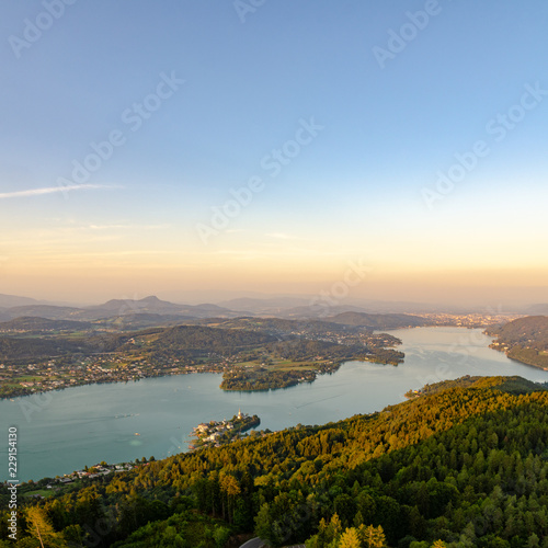 Fototapeta Naklejka Na Ścianę i Meble -  Lake and mountains at Worthersee Karnten Austria tourist spot