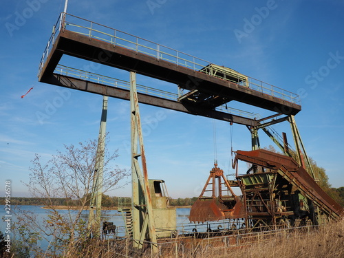 Alter Schwimmbagger fürdie Kiesgewinnung photo