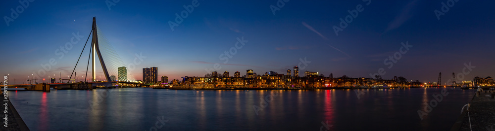 Fototapeta premium Panorama Erasmusbrug, Noordereiland and Koningshaven, rotterdam by night