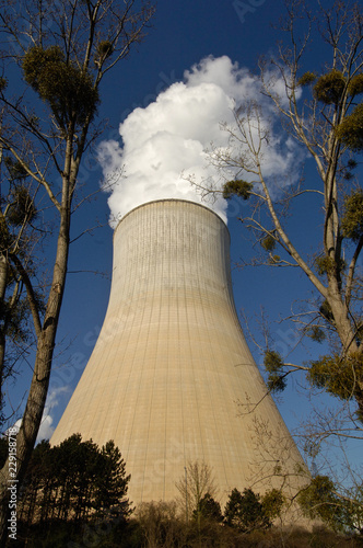 centrale nucleaire cheminee electricité environnement photo