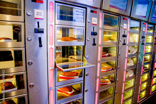 Distributori automatici di spuntini caldi ad Amsterdam photo