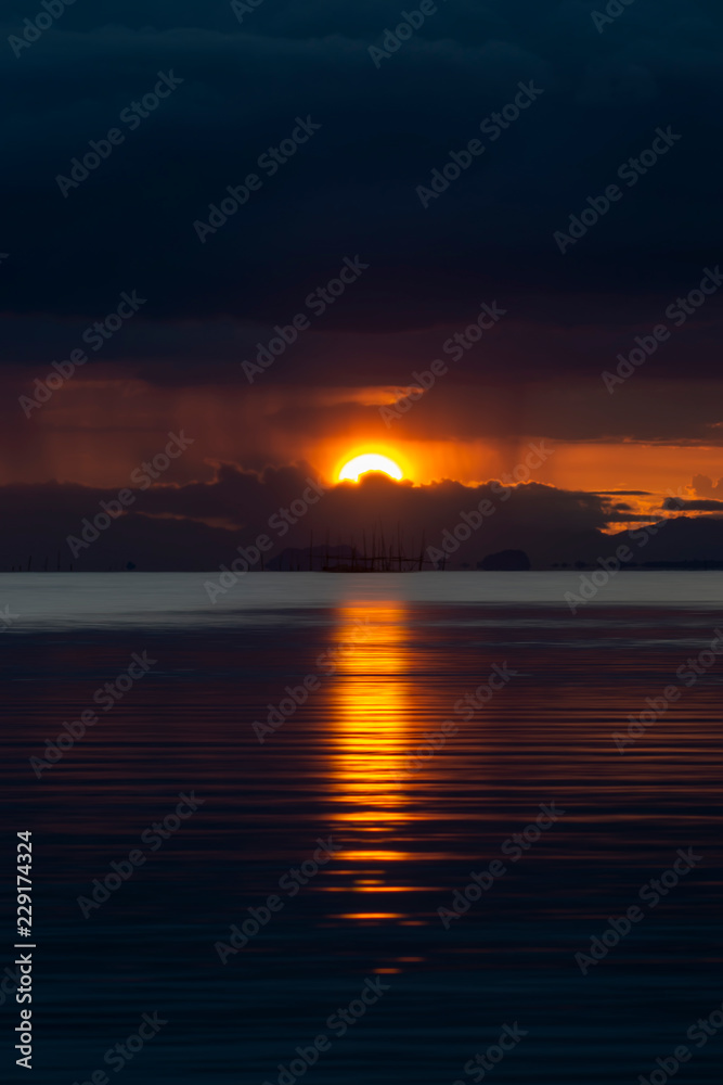 Naklejka premium sunset at the lake