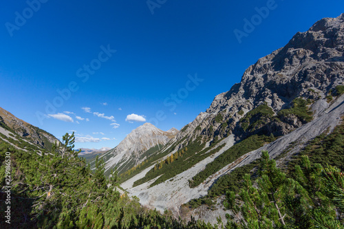 Fototapeta Naklejka Na Ścianę i Meble -  Schiesshorn mountain near Arosa and Welschtobel canyon, blue sky