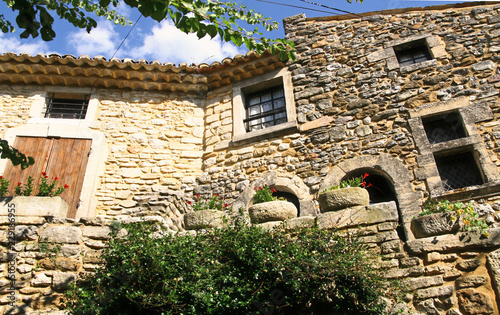maison en pierres    Aigu  ze dans le Gard