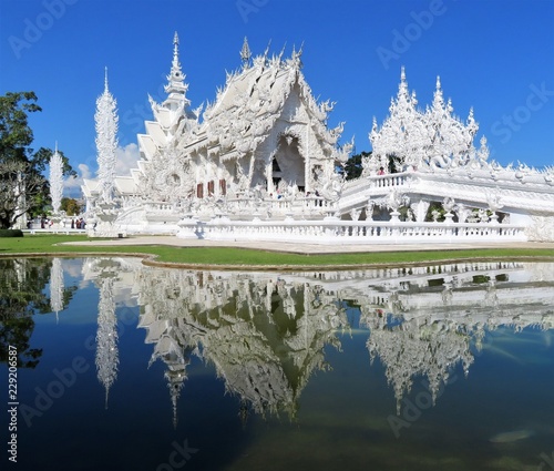 Weißer Tempel in Chiang Rai, Thailand (hell)