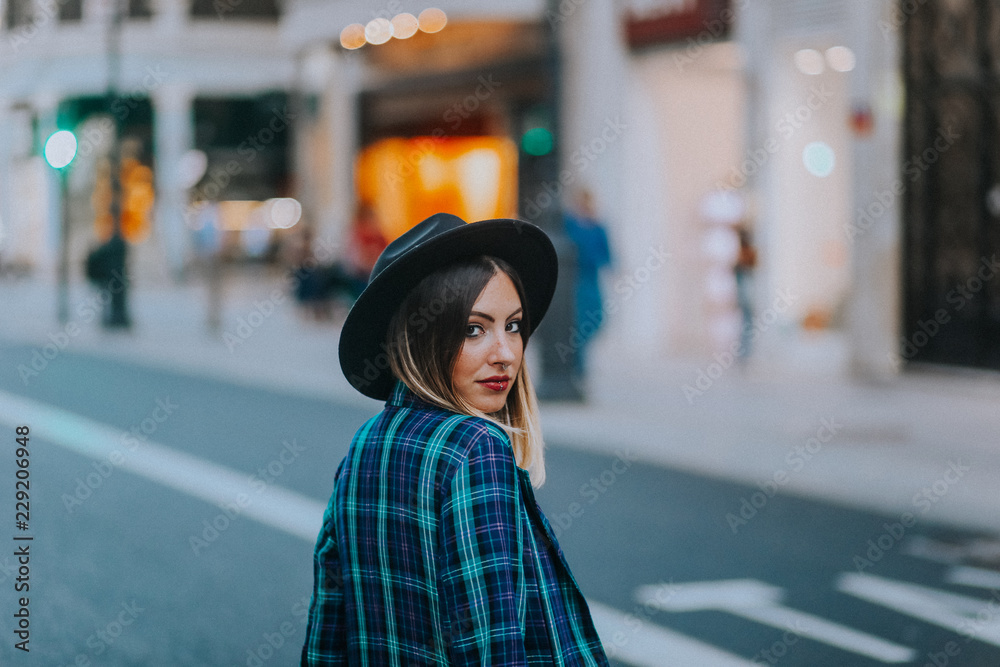 Obraz premium OUTFIT COLLEGE GIRL