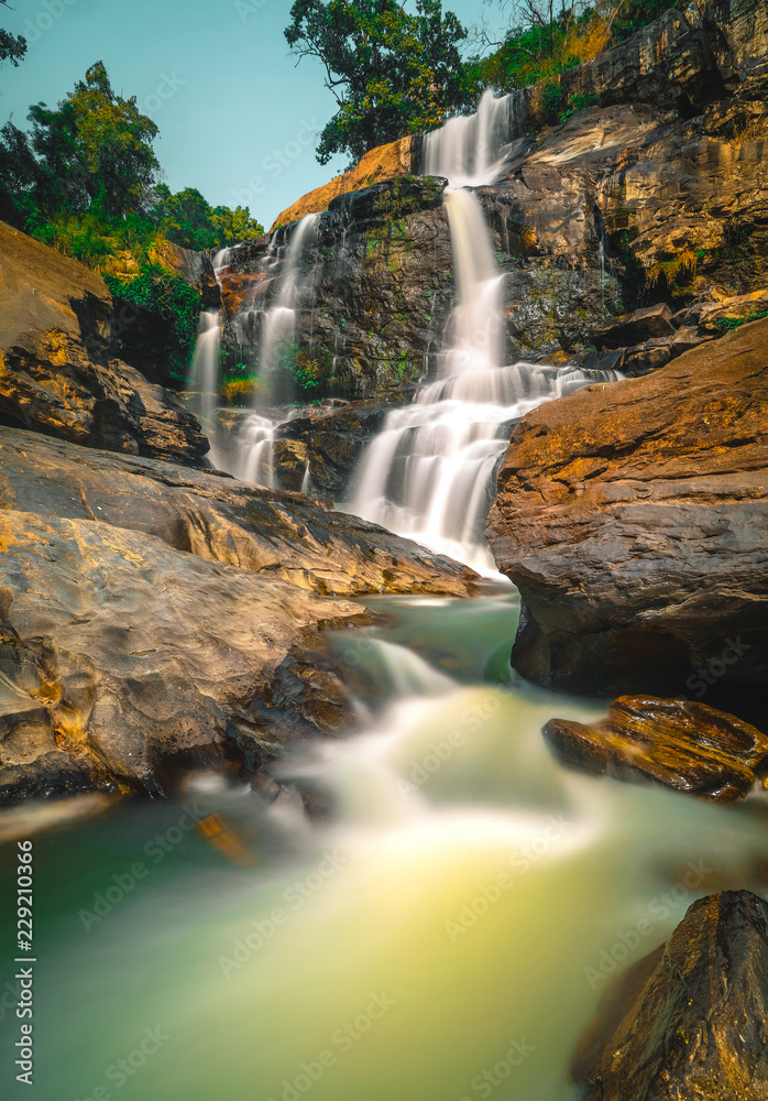 Naklejka premium Wasserfall