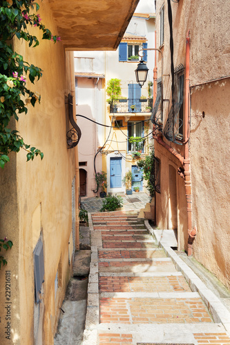 Fototapeta Naklejka Na Ścianę i Meble -  Impression of the narrow streets in the old center of Cannes