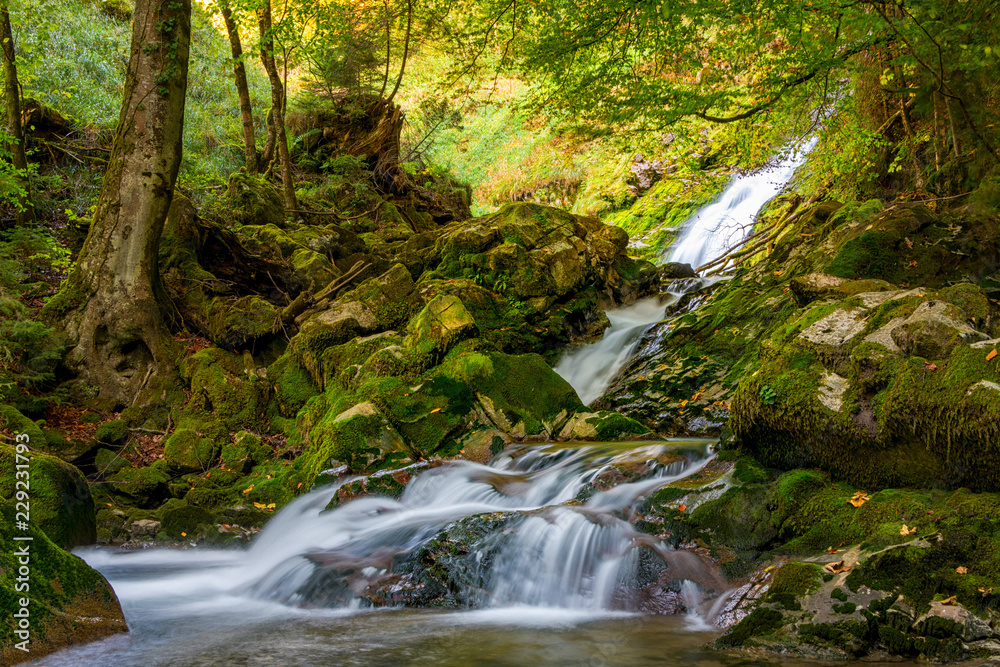 Obraz premium Wasserfall