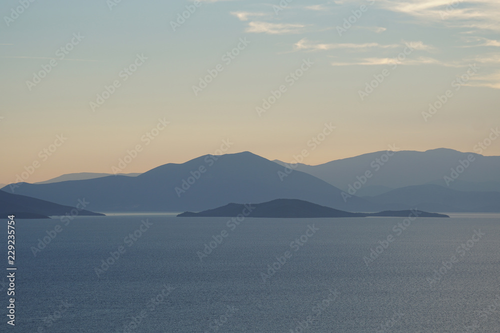 Blaue Stunde: Aussicht aufs Meer