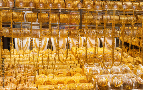 Konstfotografi the gold souk or market in Dubai city, Deira