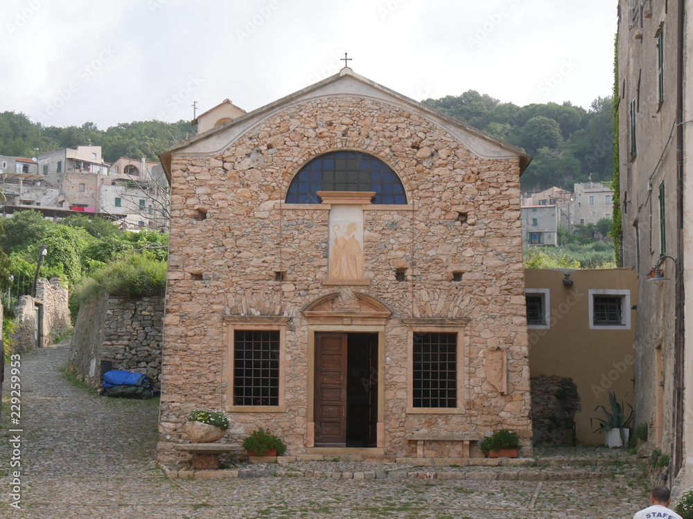 Verezzi - chiesa e piazza Sant'Agostino nella borgata Piazza