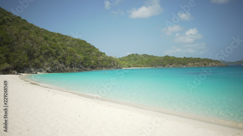 Fototapeta Naklejka Na Ścianę i Meble -  Background Plate of Green hills around the white sandy Caribbean beach